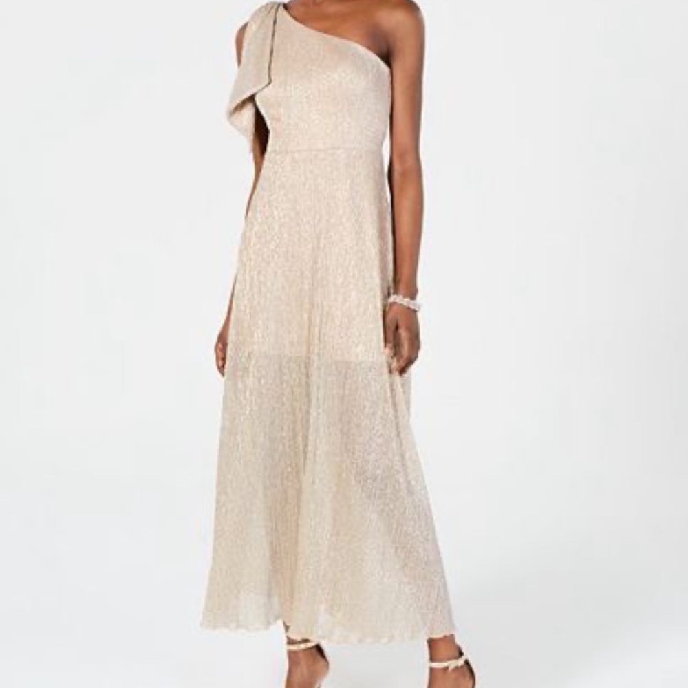 Betsy & Adam Petite One-Shoulder Metallic Gold